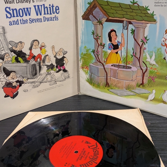 Disney Snow White Vinyl Record - Multicolor - Picture 5 of 5